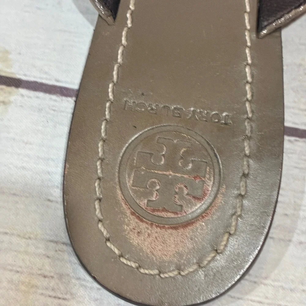 Tory Burch Thora Sandals Womens 8.5 Taupe Metallic Snake‎ Print Logo Medallion